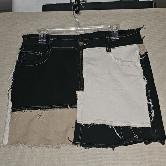 Distressed DemimPatchwork Skirt Womens Size XXL Black, Tan And White - Picture 4 of 4